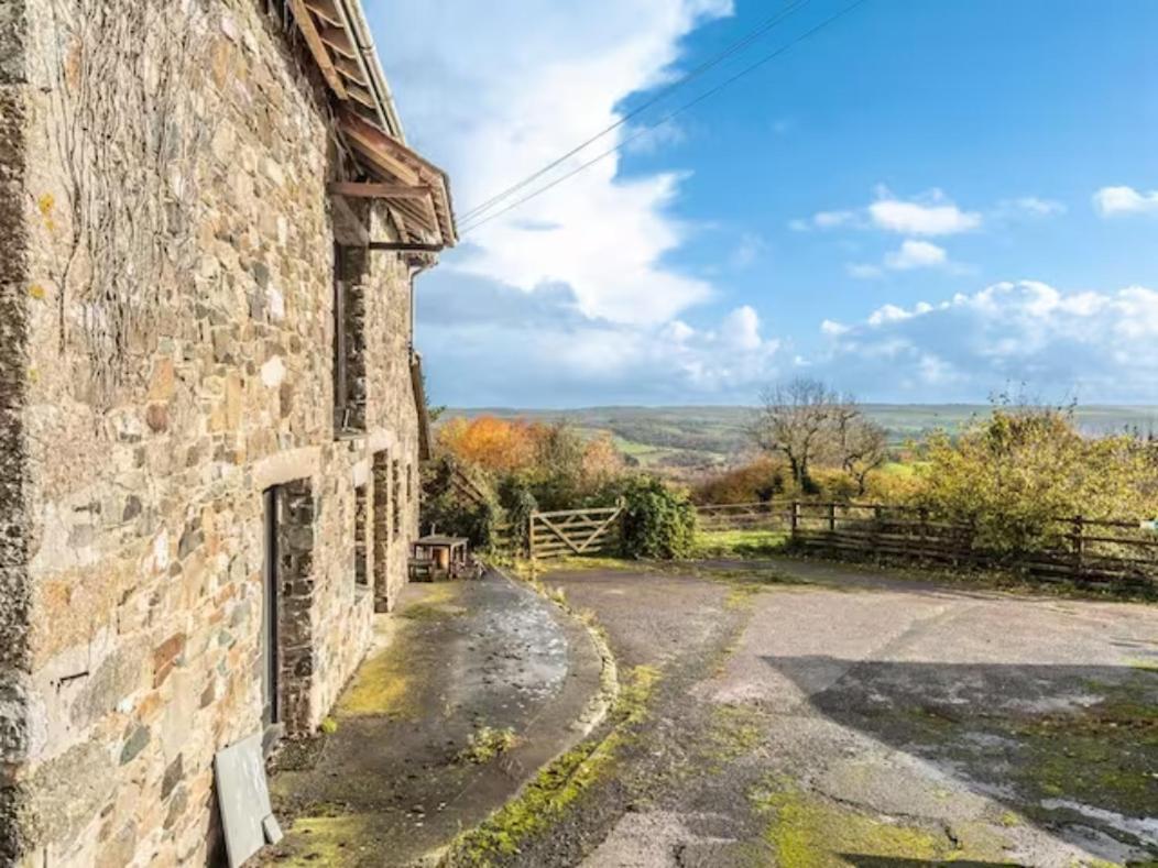Historic Property With Stunning Views Hennock Exterior foto