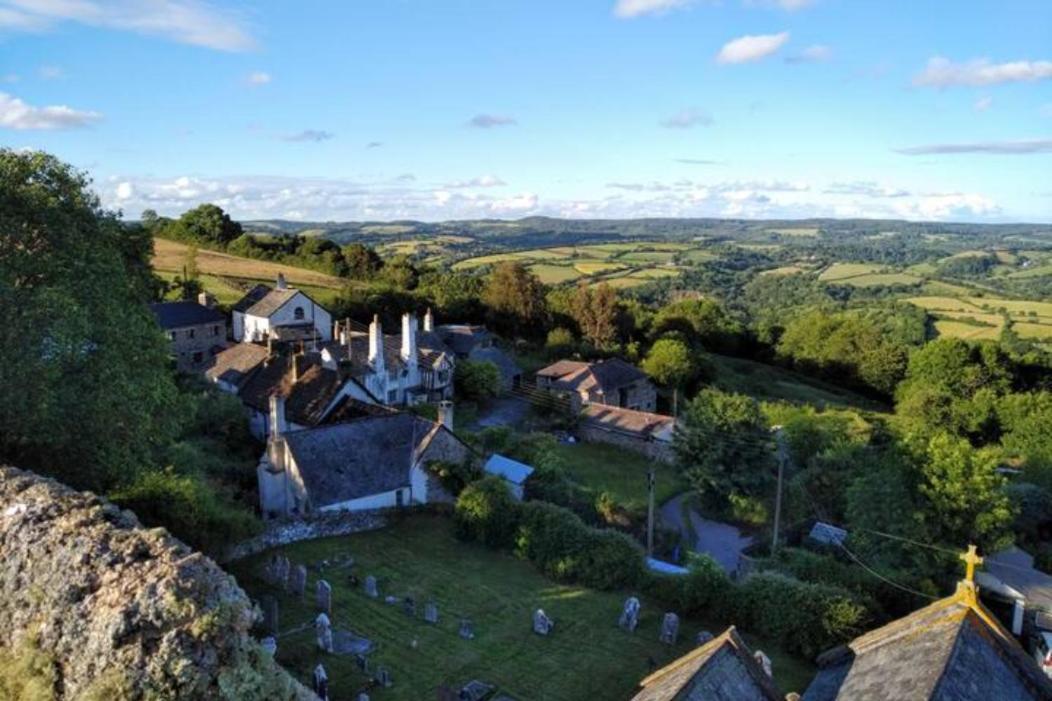 Historic Property With Stunning Views Hennock Exterior foto